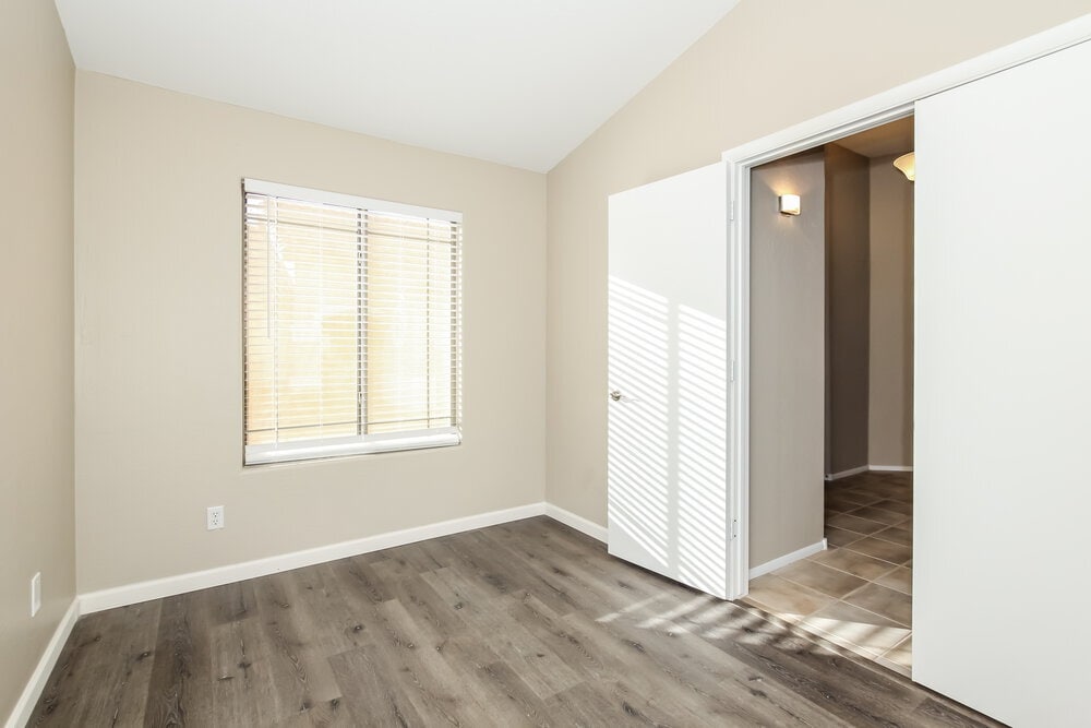 Building Photo - 8748 W Salter Dr