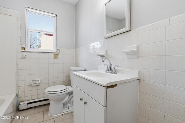 Building Photo - 201 6th St