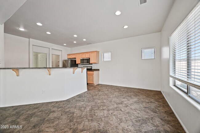 Building Photo - 43927 W Cypress Ln