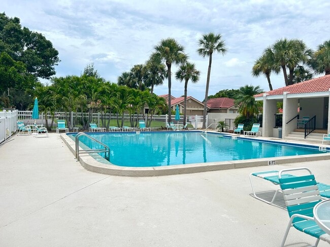 Building Photo - Gorgeous 3 Bed/3 Bath in Tranquil Gated Co...