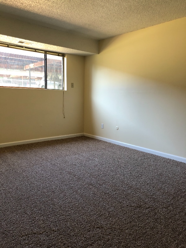 Building Photo - 600 Manhattan Dr