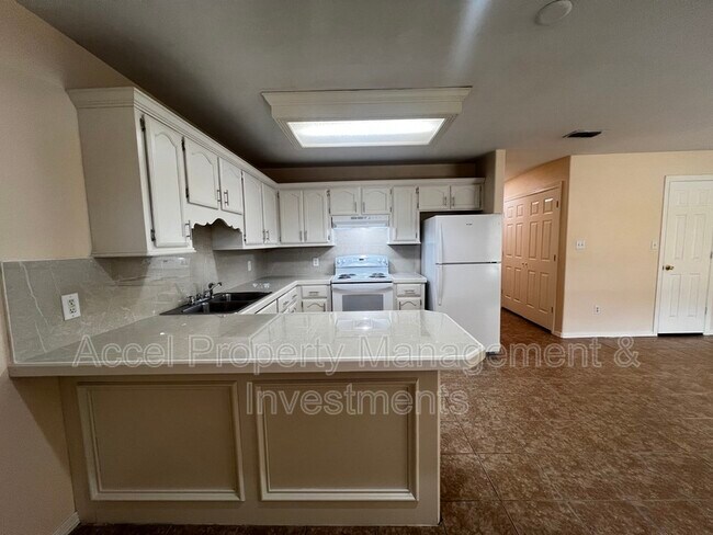 Building Photo - 811 French Ave