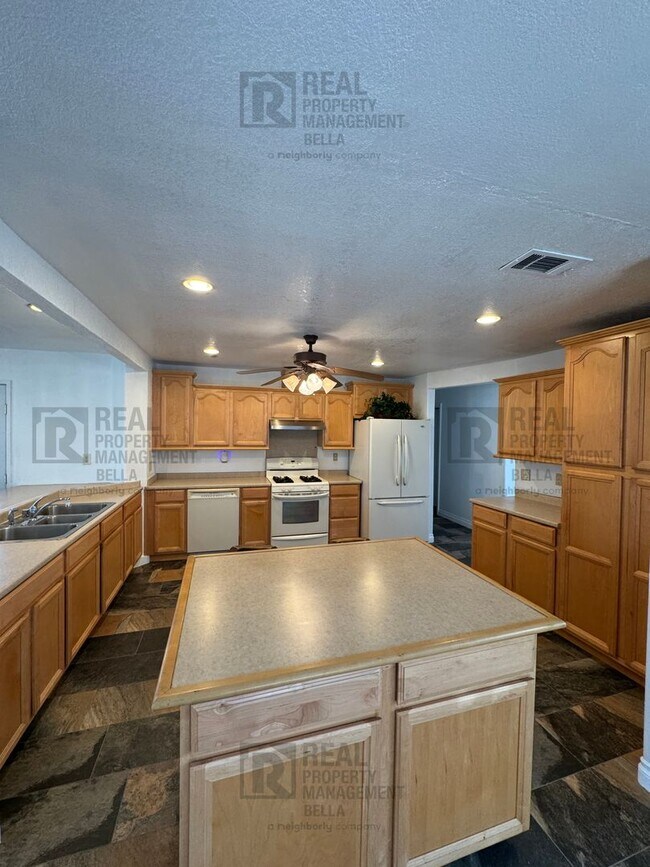 Building Photo - Peaceful Nuevo Living with Gated Driveway, Spacious Layout and Outdoor Living