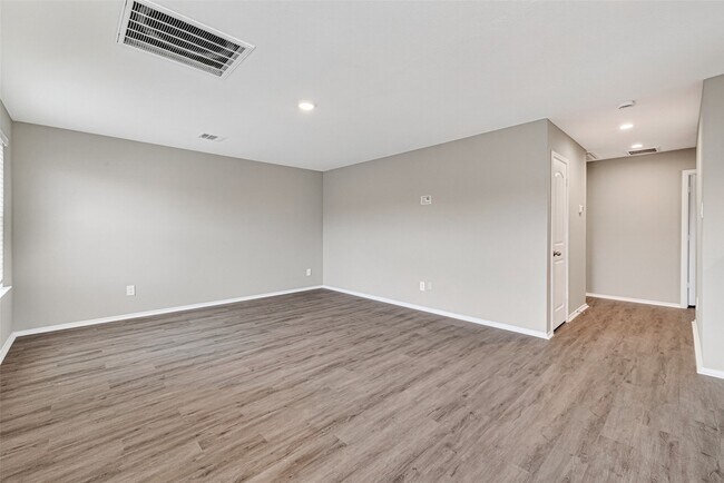 Building Photo - 14529 Lily Plns Dr