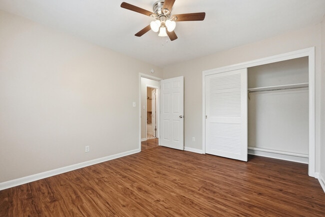 Building Photo - 358 Coral Dr SW