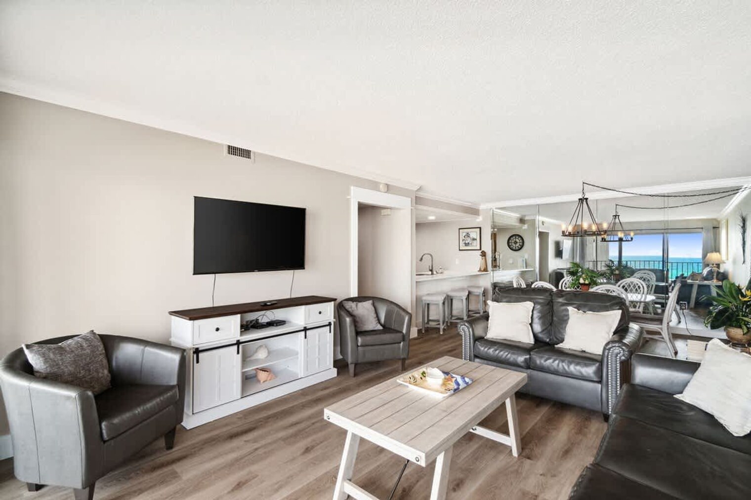 Building Photo - 8815 Thomas Dr