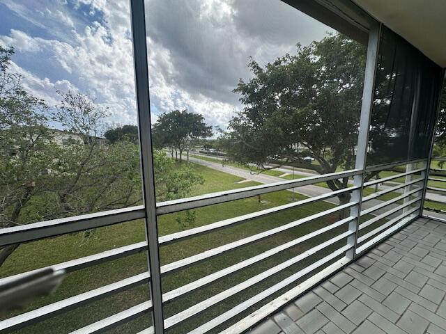 Building Photo - 588 Mansfield M