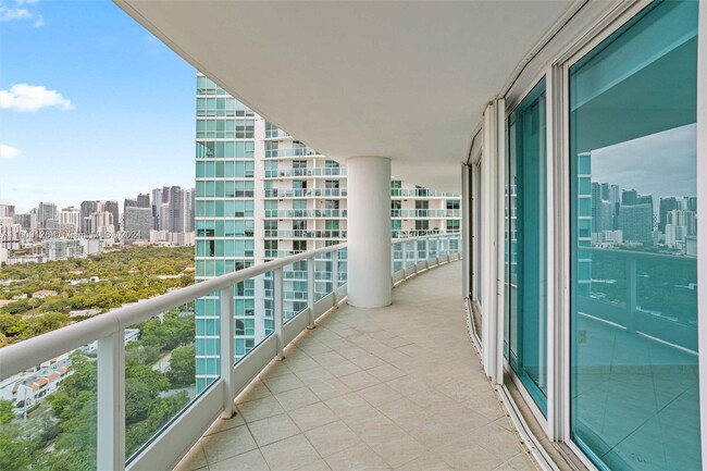 Building Photo - 2127 Brickell Ave