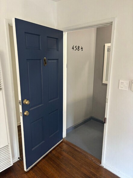 Building Photo - 458 1/2 N Orange Grove Ave