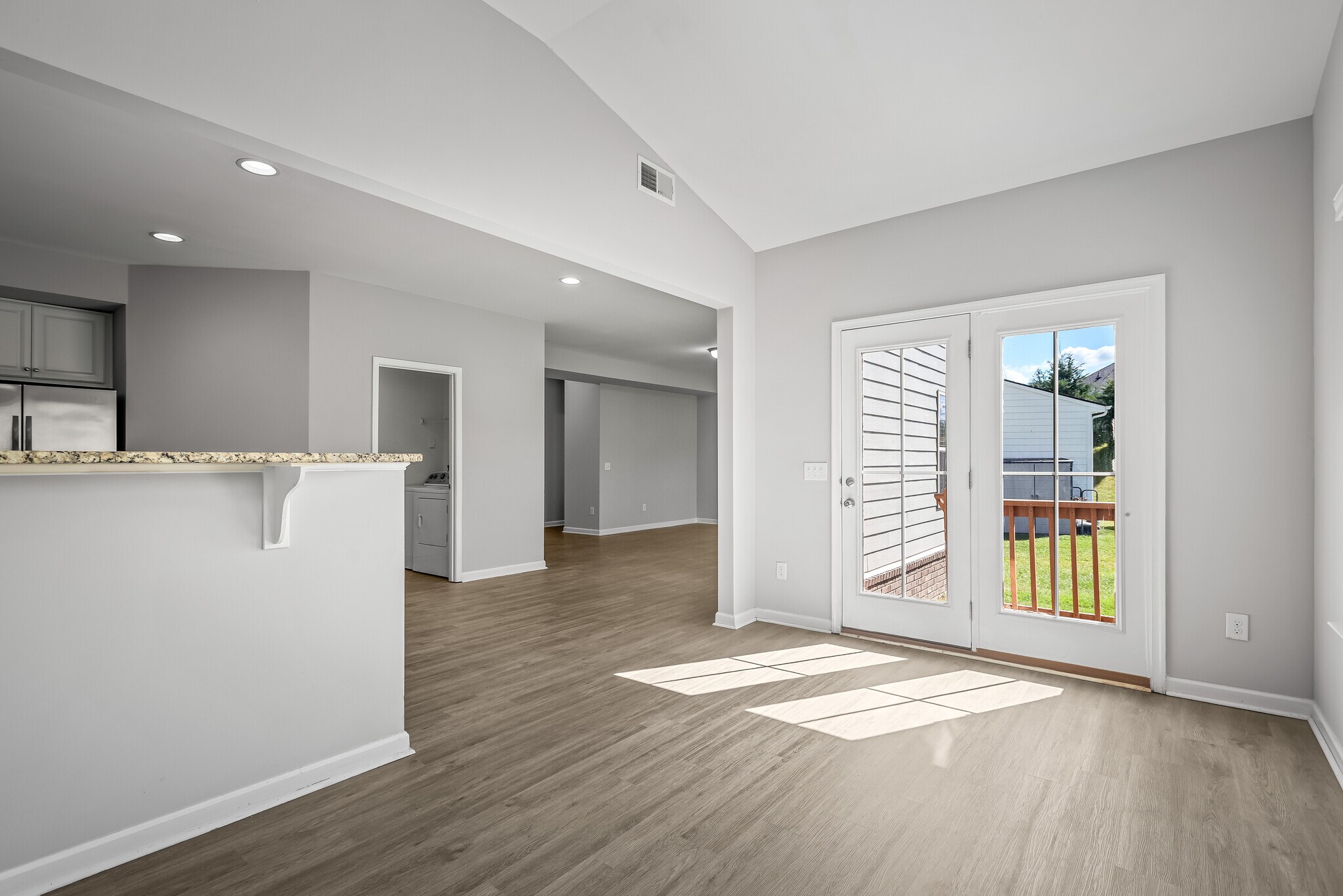 Building Photo - 428 Heroit Dr
