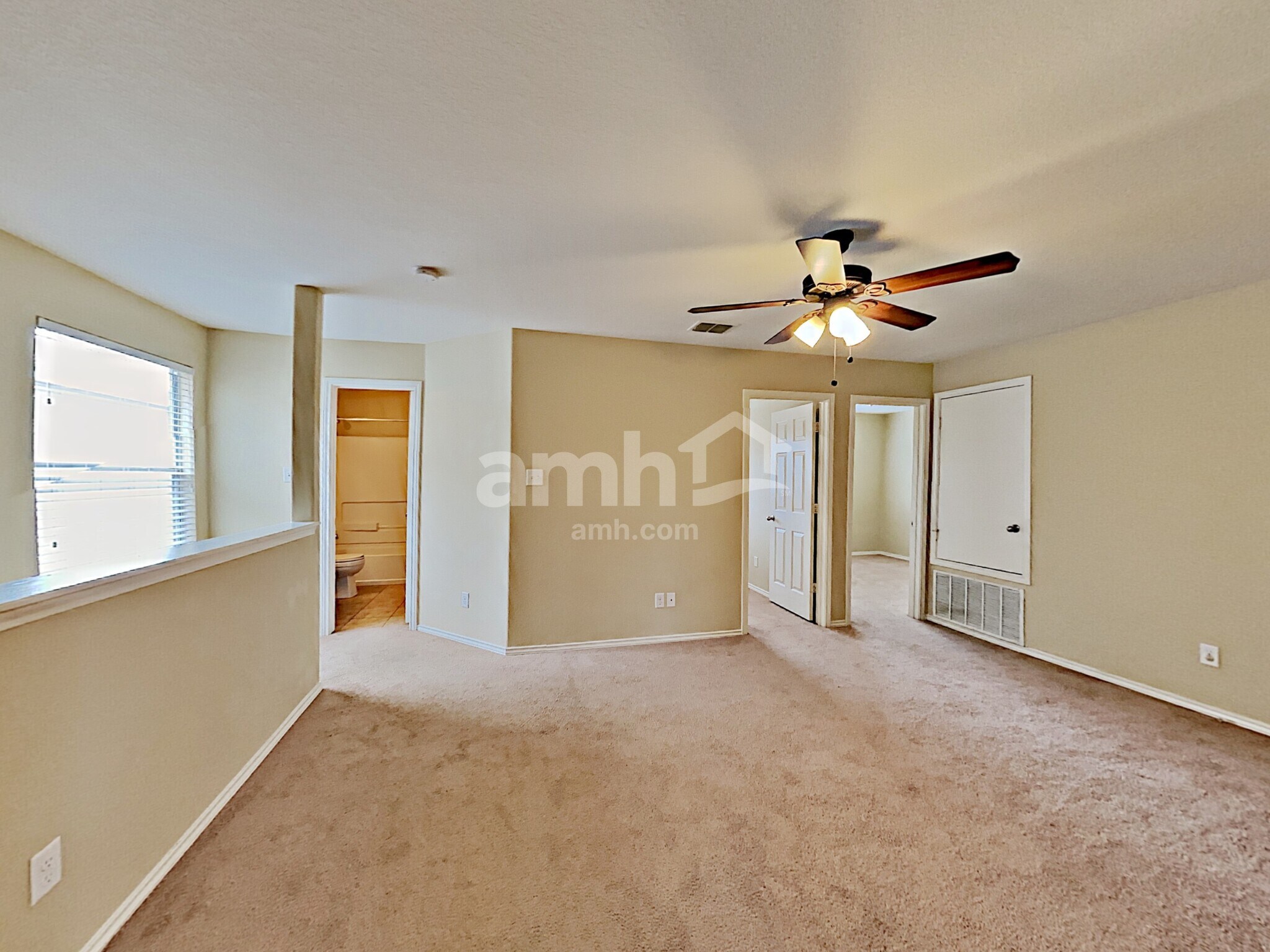 Building Photo - 9210 Pacific Maple