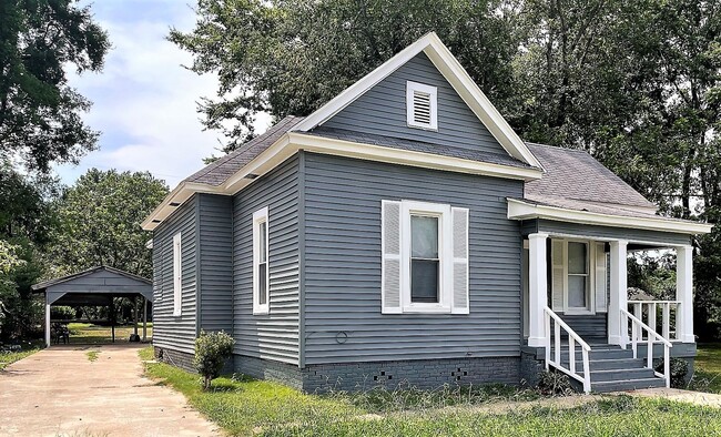 Building Photo - Charming Craftsman Bungalow in Decatur, AL...