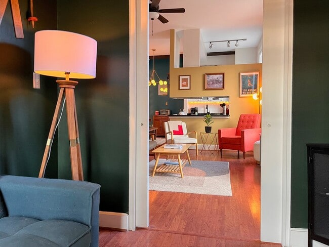 Building Photo - Comfortable One Bedroom Condo For Rent - C...