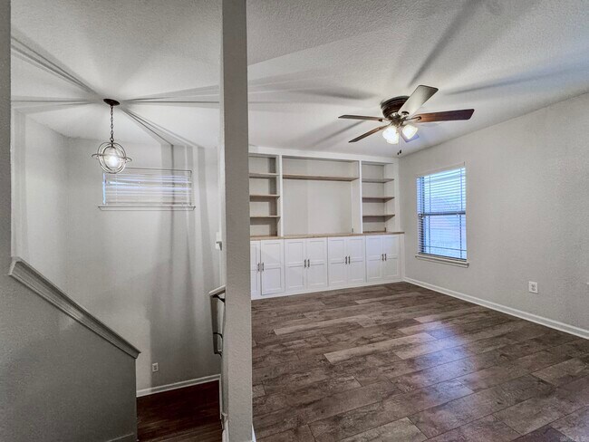 Building Photo - 36 Talladega Loop