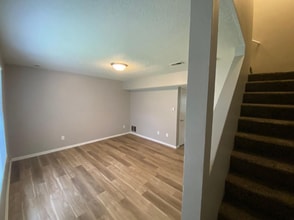Building Photo - 1601 Pleasant View Dr