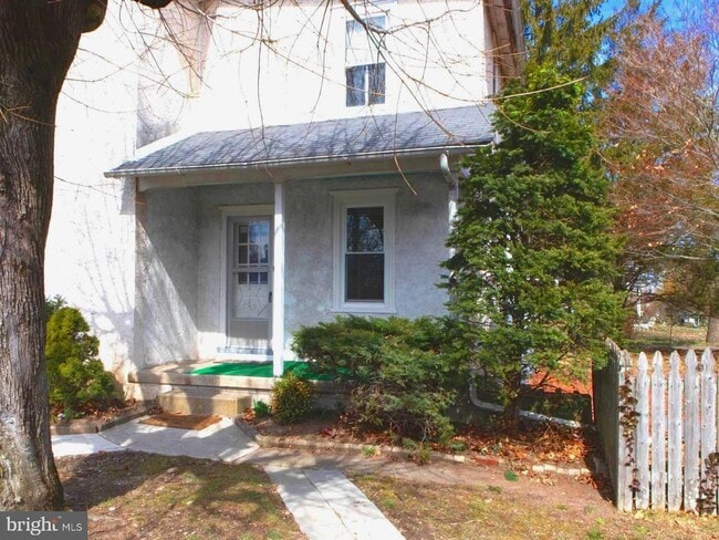 Building Photo - 1489 S Old Bethlehem Pike