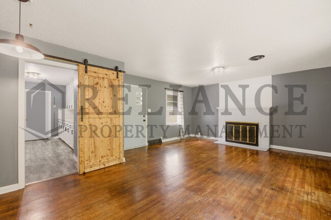 Building Photo - 1458 N Old Manor Rd