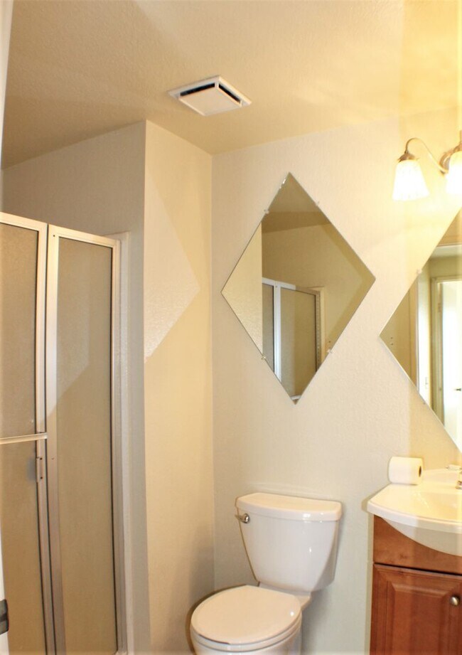 Building Photo - 25740 Rosebay Ct