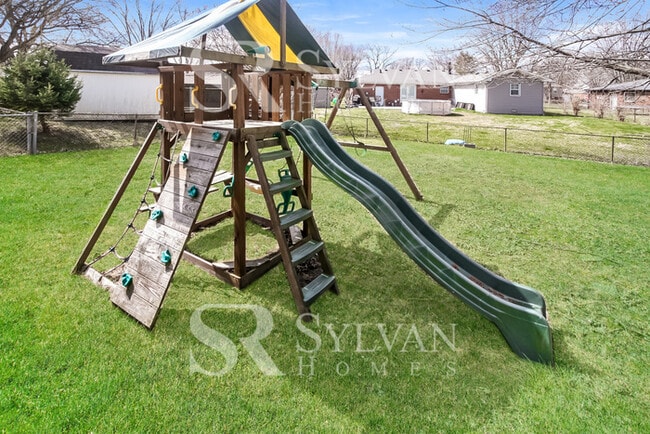 Building Photo - Prepare to be impressed by this 4 bedroom, 2 bathroom home