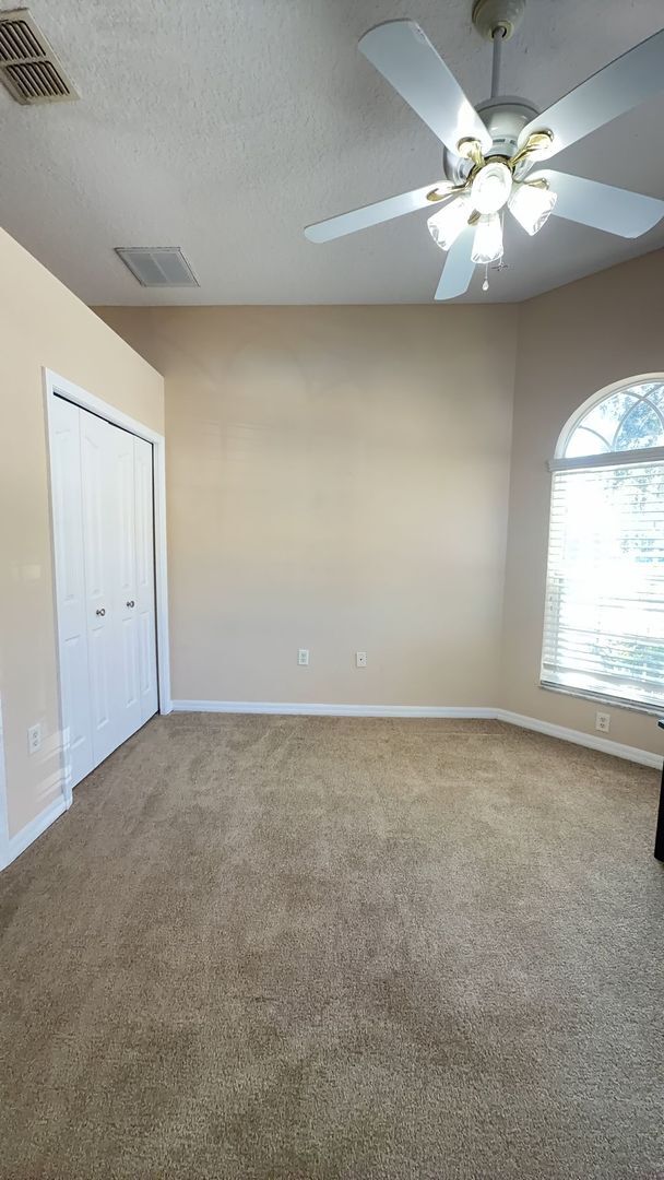 Building Photo - $200 Off First Full months Rent-Charming 3-Bedroom, 2-Bathroom Single-Family Pool Home in New Por...