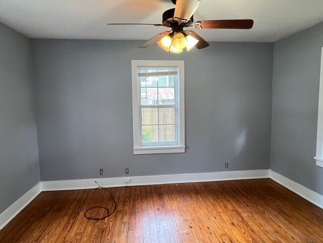 Building Photo - Cute, vintage 3 Bedroom, 1.5 Bathroom home...