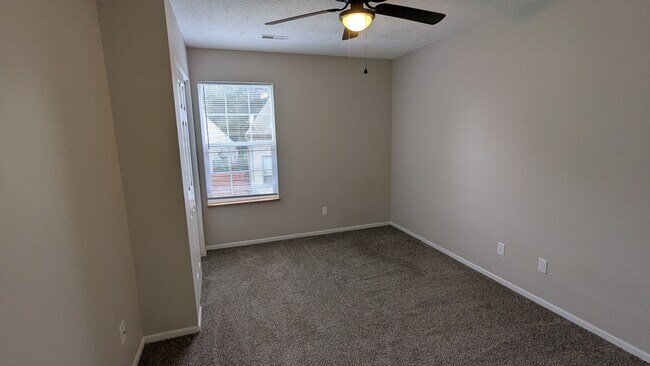 Building Photo - 873 Kerns Dr NE