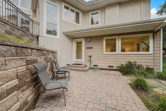 Building Photo - 140 Emerald Estates Ct