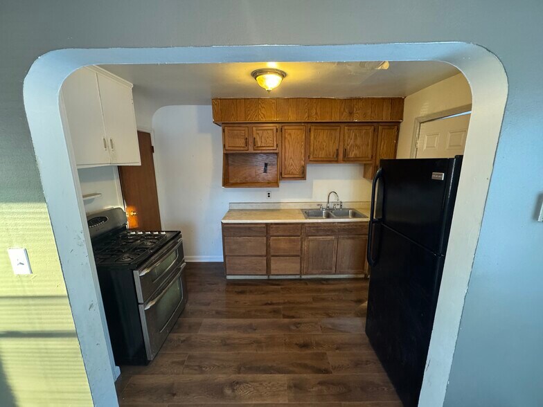 Building Photo - 9200 Evergreen Ave