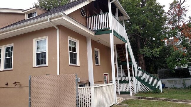 Building Photo - 18 Walnut Ave