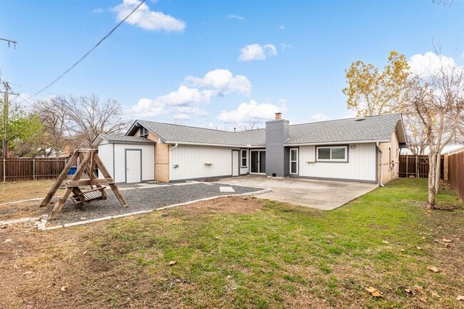 Building Photo - 2710 Thrushwood Dr