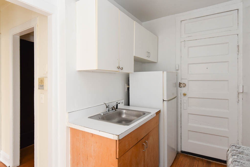 Building Photo - 3312 W Schubert Ave