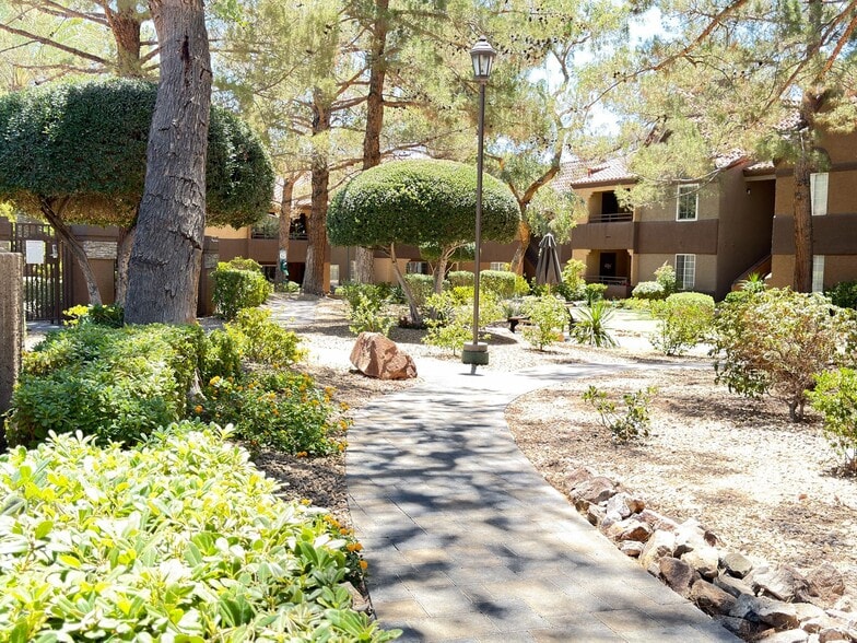 Building Photo - 2200 S Fort Apache