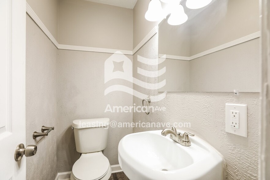 Building Photo - 3768 E 153rd St