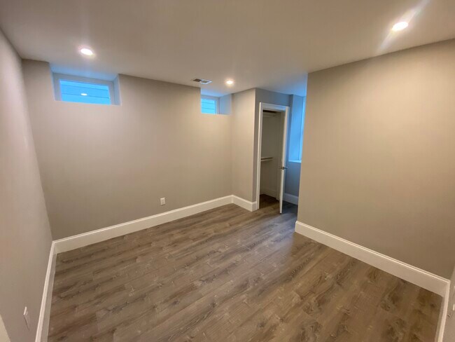 Building Photo - 14 Trull St