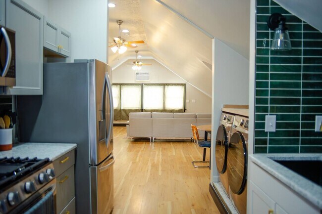 Primary Photo - 4174 Cass St