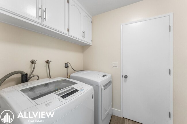 Building Photo - Beautifully Renovated 3-Bedroom Home in Huntington Beach!