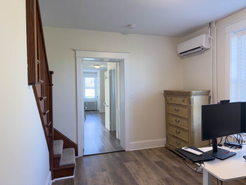 Building Photo - 490 Sumac Rd