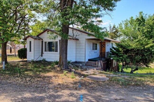 Building Photo - 2 Bed 1 Bath House