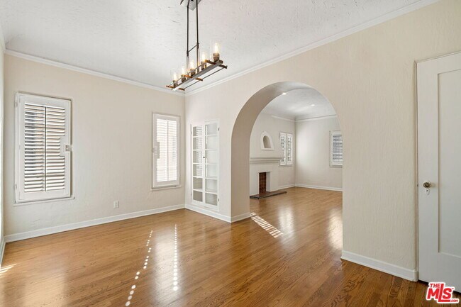 Building Photo - 1142 S Clark Dr