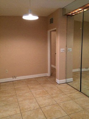 Building Photo - 6714 Nina Rosa Dr