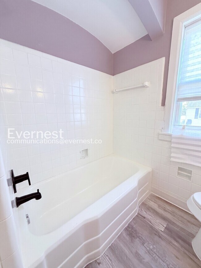 Building Photo - 9460 Wayburn St
