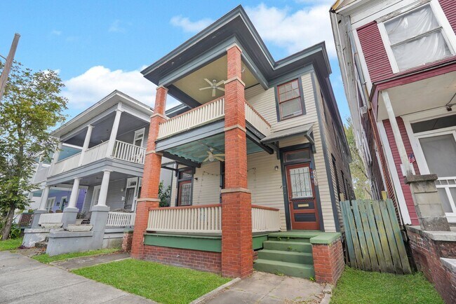 Building Photo - 2 BED | 1 BATH | STARLAND | PARKING SPACE INCLUDED