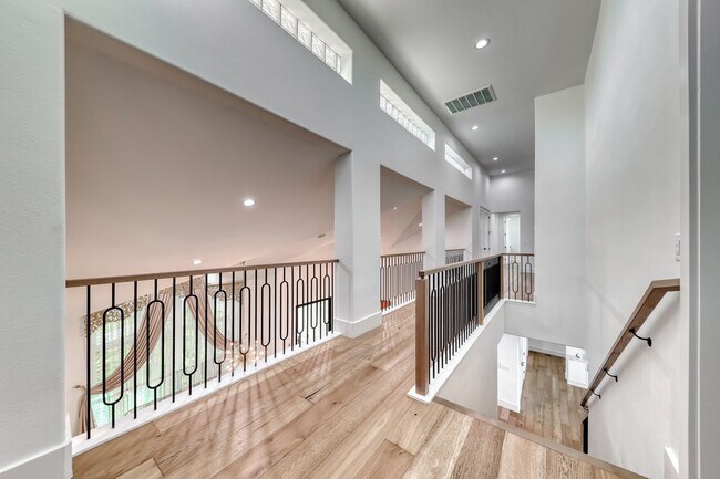 Building Photo - Stunning Green Valley, Guard Gated Community, Pool Home!