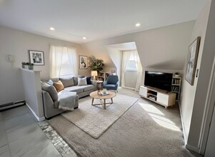 Building Photo - 495 Morris Dr