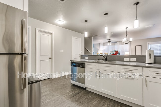 Building Photo - 3905 Sheraton Rd