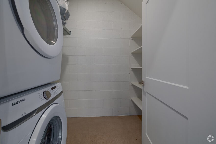 1BR, 1BA - 922SF - Laundry Room - The Flash Tucson Residential