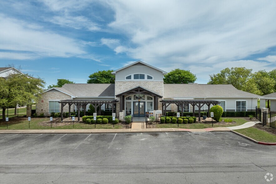 Lakeline Apartments 3000 N Lakeline Blvd Leander TX 78641 Apartment