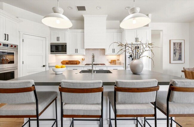 Building Photo - 3631 N 54th Ct