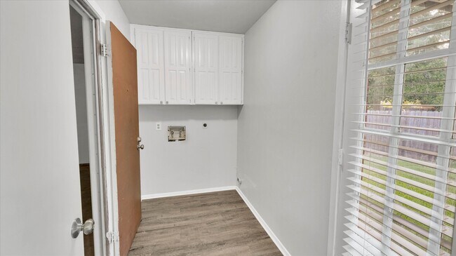 Building Photo - 1500 High Ridge Rd