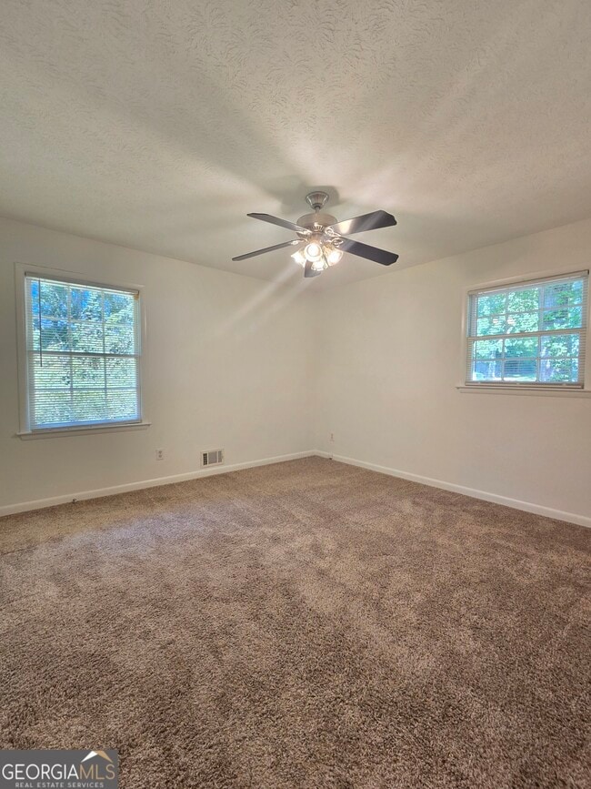 Building Photo - 4215 Terrace Dr